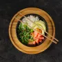 Poke bowl chirashi saumon